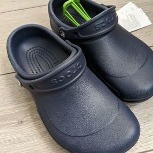 Crocs ( women size 7) brand new
